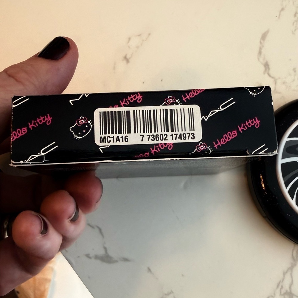 Mac Cosmetics x Hello Kitty Beauty Powder in Pretty Baby - Picture 6 of 6